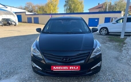 Hyundai Solaris II рестайлинг, 2015 год, 560 000 рублей, 2 фотография