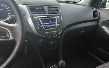 Hyundai Solaris II рестайлинг, 2015 год, 950 000 рублей, 9 фотография