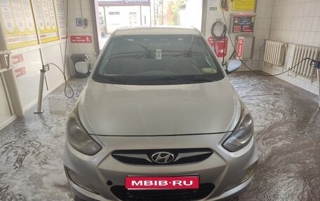 Hyundai Solaris II рестайлинг, 2011 год, 580 000 рублей, 1 фотография