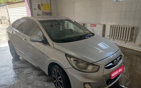 Hyundai Solaris II рестайлинг, 2011 год, 580 000 рублей, 2 фотография