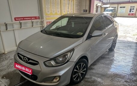 Hyundai Solaris II рестайлинг, 2011 год, 580 000 рублей, 4 фотография
