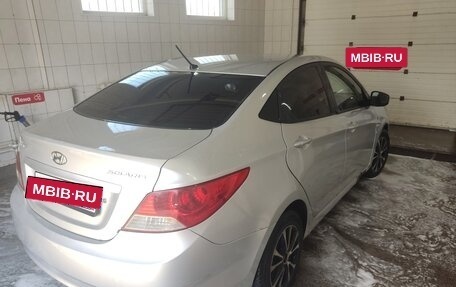 Hyundai Solaris II рестайлинг, 2011 год, 580 000 рублей, 3 фотография