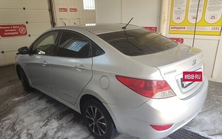 Hyundai Solaris II рестайлинг, 2011 год, 580 000 рублей, 5 фотография