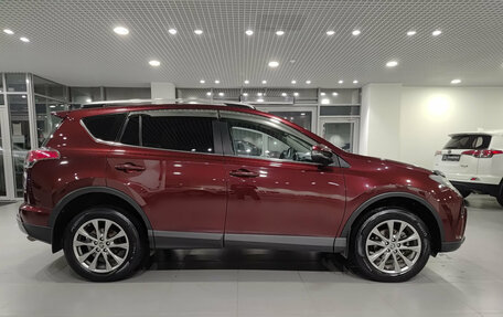 Toyota RAV4, 2017 год, 1 890 000 рублей, 8 фотография