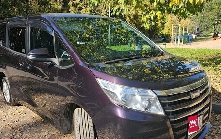 Toyota Noah III, 2015 год, 1 790 000 рублей, 1 фотография
