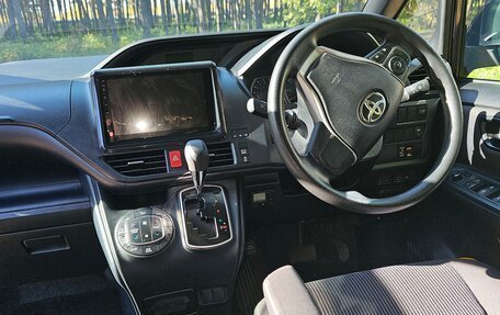 Toyota Noah III, 2015 год, 1 790 000 рублей, 7 фотография