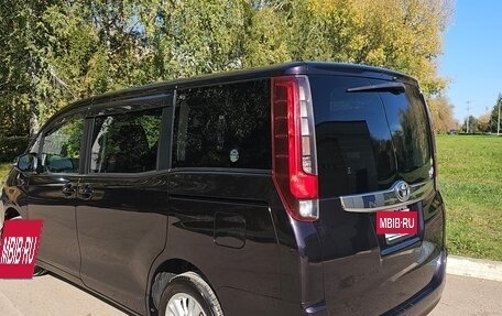 Toyota Noah III, 2015 год, 1 790 000 рублей, 14 фотография