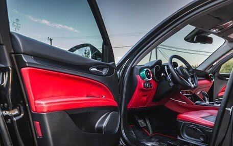 Alfa Romeo Stelvio, 2018 год, 3 600 000 рублей, 12 фотография