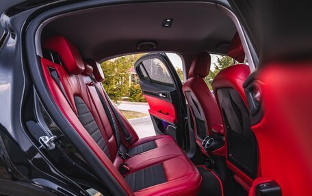 Alfa Romeo Stelvio, 2018 год, 3 600 000 рублей, 21 фотография