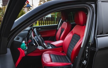 Alfa Romeo Stelvio, 2018 год, 3 600 000 рублей, 15 фотография