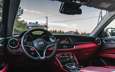Alfa Romeo Stelvio, 2018 год, 3 600 000 рублей, 26 фотография