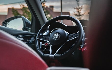 Alfa Romeo Stelvio, 2018 год, 3 600 000 рублей, 30 фотография