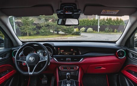Alfa Romeo Stelvio, 2018 год, 3 600 000 рублей, 28 фотография