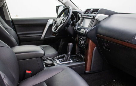Toyota Land Cruiser Prado 150 рестайлинг 2, 2016 год, 4 780 000 рублей, 9 фотография