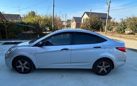 Hyundai Solaris II рестайлинг, 2013 год, 1 000 000 рублей, 4 фотография