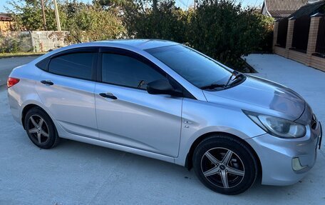 Hyundai Solaris II рестайлинг, 2013 год, 1 000 000 рублей, 2 фотография