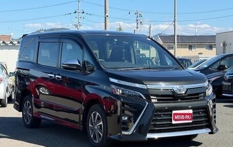 Toyota Voxy III, 2021 год, 1 988 000 рублей, 1 фотография