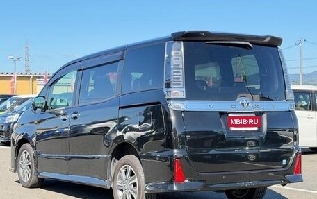 Toyota Voxy III, 2021 год, 1 988 000 рублей, 9 фотография