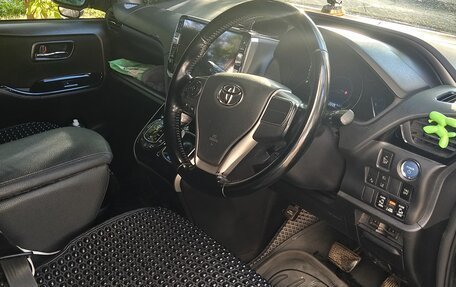 Toyota Voxy III, 2018 год, 1 850 000 рублей, 2 фотография