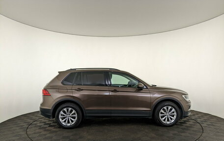 Volkswagen Tiguan II, 2018 год, 2 350 000 рублей, 4 фотография