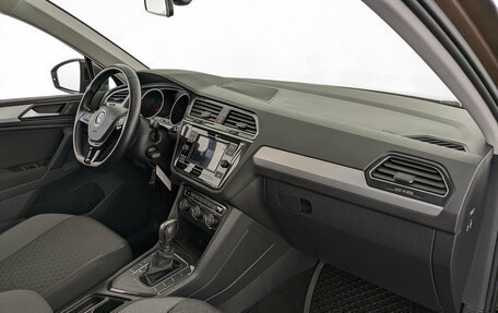 Volkswagen Tiguan II, 2018 год, 2 350 000 рублей, 11 фотография
