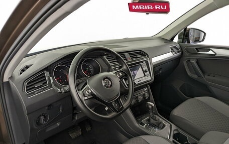 Volkswagen Tiguan II, 2018 год, 2 350 000 рублей, 16 фотография