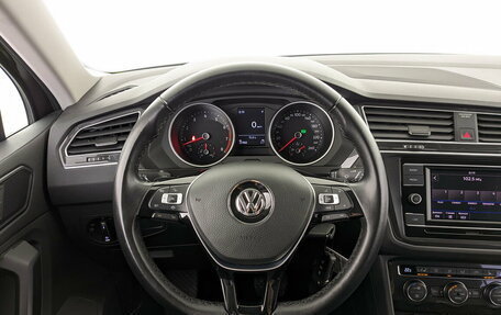 Volkswagen Tiguan II, 2018 год, 2 350 000 рублей, 21 фотография