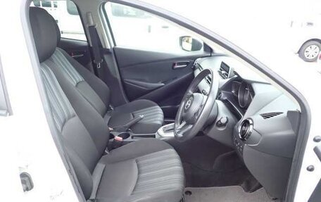 Mazda Demio IV, 2017 год, 800 000 рублей, 4 фотография