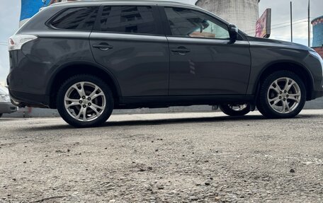 Mitsubishi Outlander III рестайлинг 3, 2014 год, 1 350 000 рублей, 1 фотография