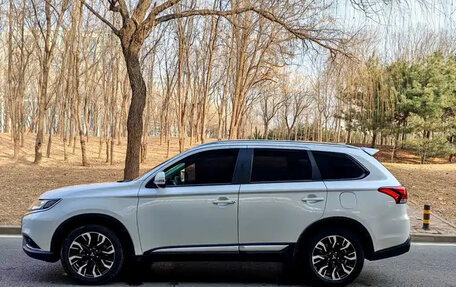 Mitsubishi Outlander III рестайлинг 3, 2020 год, 1 780 004 рублей, 4 фотография