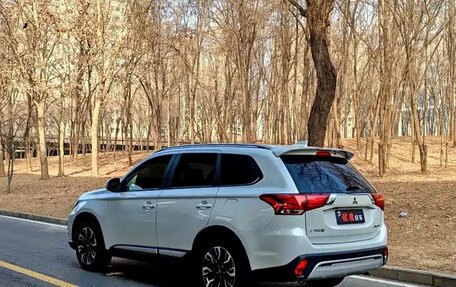 Mitsubishi Outlander III рестайлинг 3, 2020 год, 1 780 004 рублей, 7 фотография