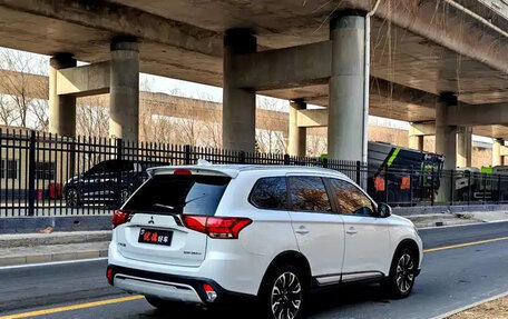 Mitsubishi Outlander III рестайлинг 3, 2020 год, 1 780 004 рублей, 5 фотография