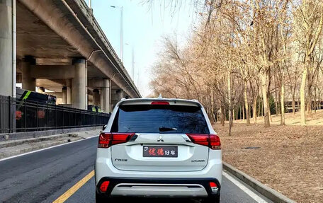 Mitsubishi Outlander III рестайлинг 3, 2020 год, 1 780 004 рублей, 6 фотография
