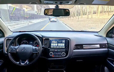 Mitsubishi Outlander III рестайлинг 3, 2020 год, 1 780 004 рублей, 8 фотография