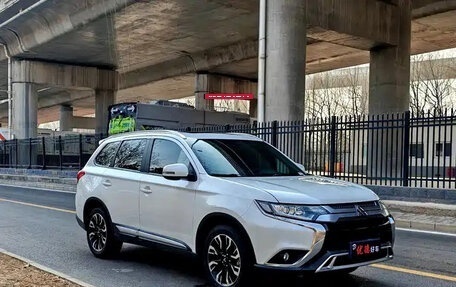 Mitsubishi Outlander III рестайлинг 3, 2020 год, 1 780 004 рублей, 3 фотография