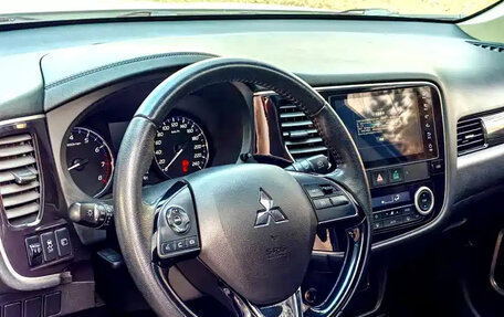 Mitsubishi Outlander III рестайлинг 3, 2020 год, 1 780 004 рублей, 12 фотография