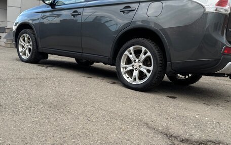Mitsubishi Outlander III рестайлинг 3, 2014 год, 1 350 000 рублей, 2 фотография