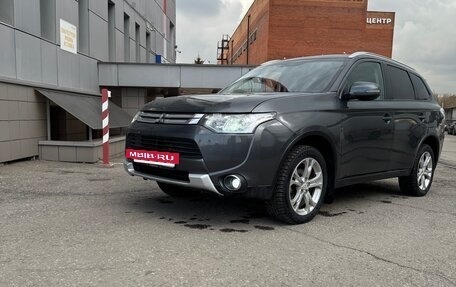 Mitsubishi Outlander III рестайлинг 3, 2014 год, 1 350 000 рублей, 3 фотография