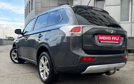 Mitsubishi Outlander III рестайлинг 3, 2014 год, 1 350 000 рублей, 4 фотография