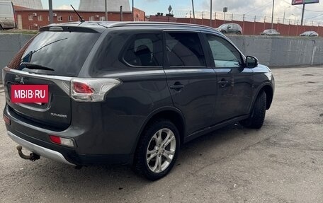 Mitsubishi Outlander III рестайлинг 3, 2014 год, 1 350 000 рублей, 5 фотография