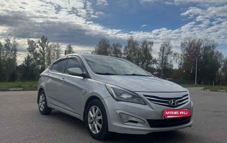 Hyundai Solaris II рестайлинг, 2015 год, 690 000 рублей, 2 фотография