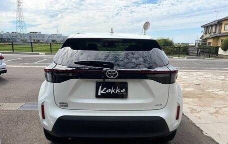 Toyota Yaris Cross, 2023 год, 1 470 000 рублей, 5 фотография