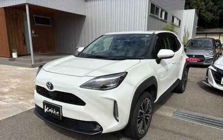 Toyota Yaris Cross, 2023 год, 1 470 000 рублей, 2 фотография