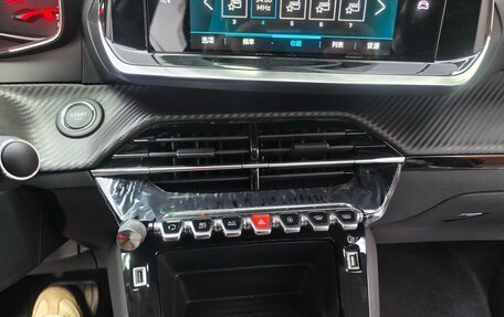 Peugeot 2008 II, 2023 год, 1 210 000 рублей, 14 фотография