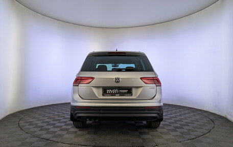 Volkswagen Tiguan II, 2018 год, 2 800 000 рублей, 6 фотография