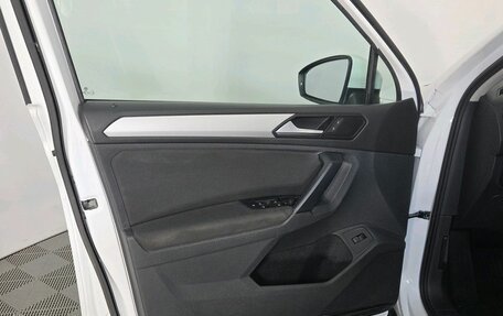 Volkswagen Tiguan II, 2020 год, 2 575 000 рублей, 11 фотография
