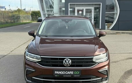 Volkswagen Tiguan II, 2021 год, 2 250 000 рублей, 2 фотография