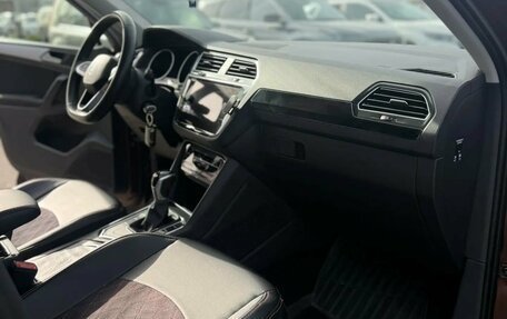 Volkswagen Tiguan II, 2021 год, 2 250 000 рублей, 16 фотография