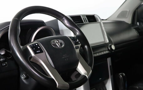 Toyota Land Cruiser Prado 150 рестайлинг 2, 2013 год, 2 999 990 рублей, 9 фотография