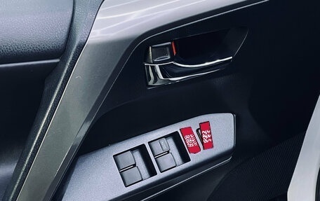Toyota RAV4, 2018 год, 2 250 000 рублей, 21 фотография
